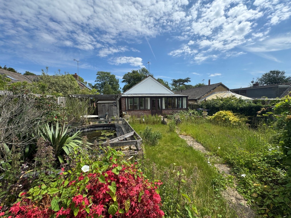 Lot: 71 - WATER DAMAGED DETACHED BUNGALOW - Rear elevation